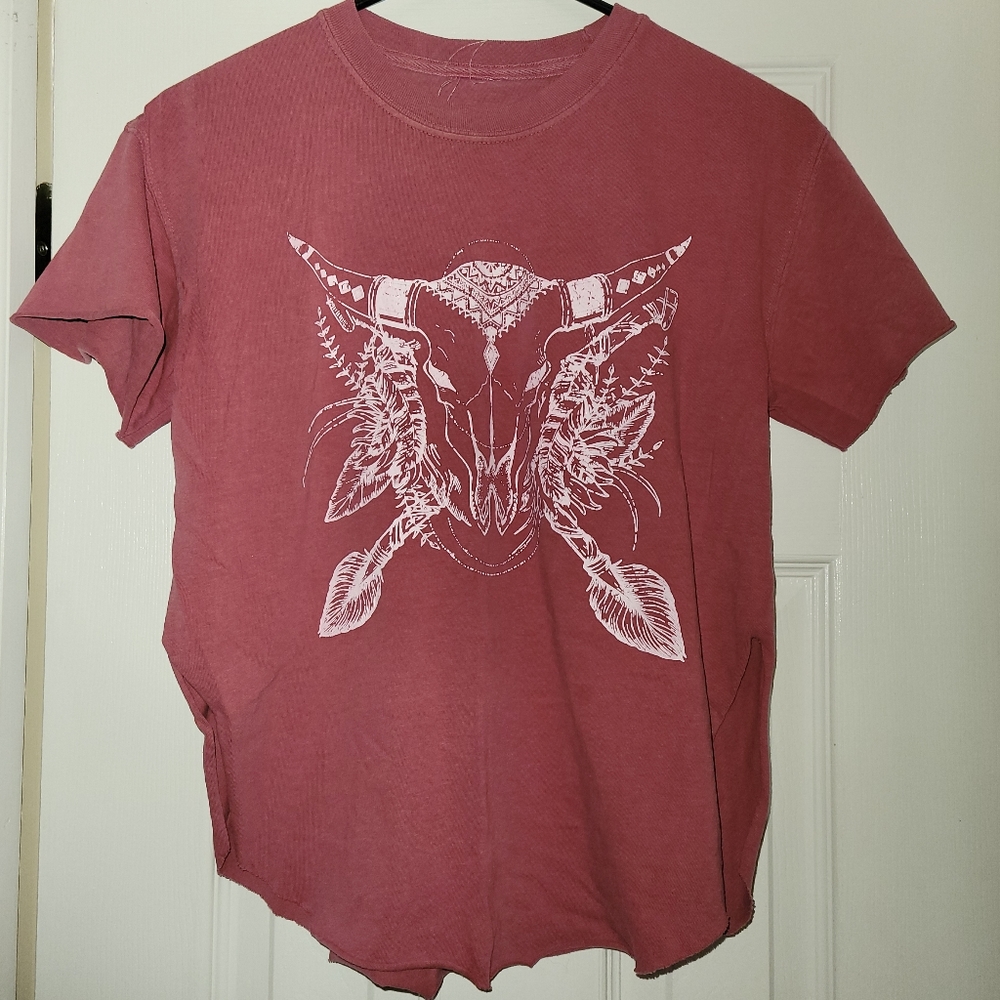 Red slit side graphic tee